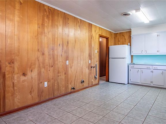 5th image of 275 E 12th St