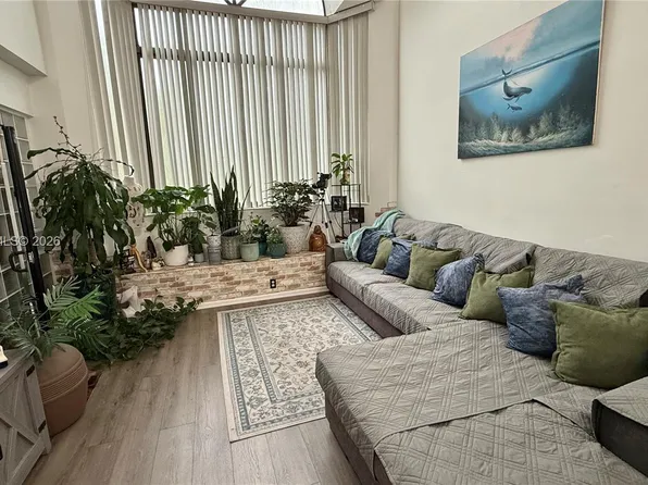 15525 Miami Lakeway N APT 206, Hialeah, FL 33014