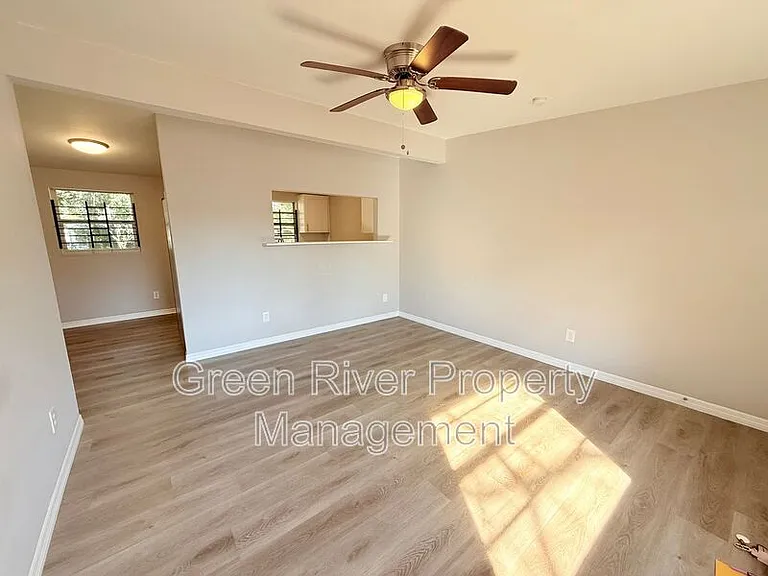 1033 Ake Ln — Photo 4