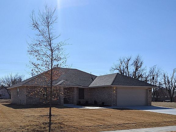 202 WEST PINE, TUTTLE, OK