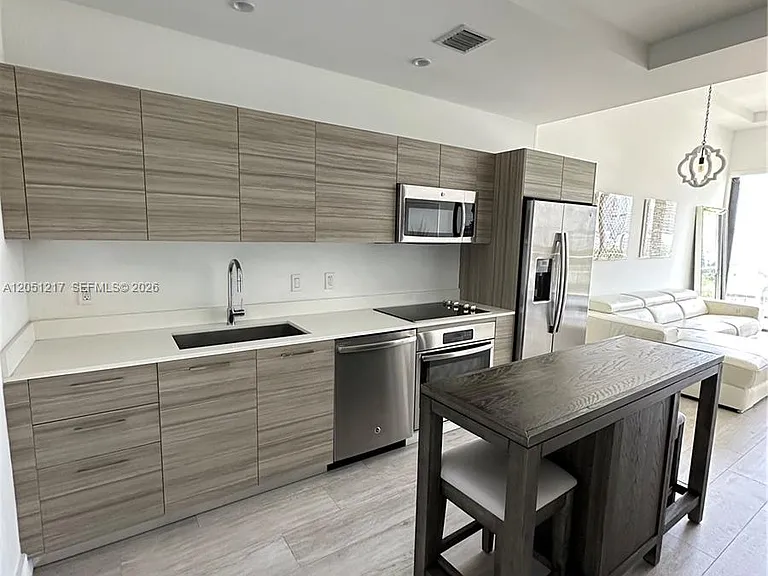 121 NE 34th St #L605 — Photo 1