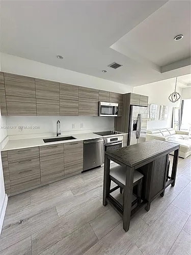 121 NE 34th St #L605 Photo 1