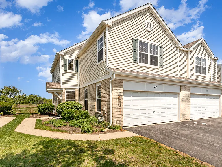 593 Springbrook Trl N — Photo 1