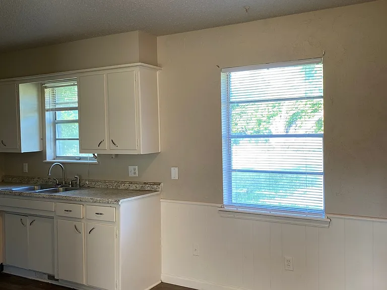4808 Sunset Ter — Photo 9