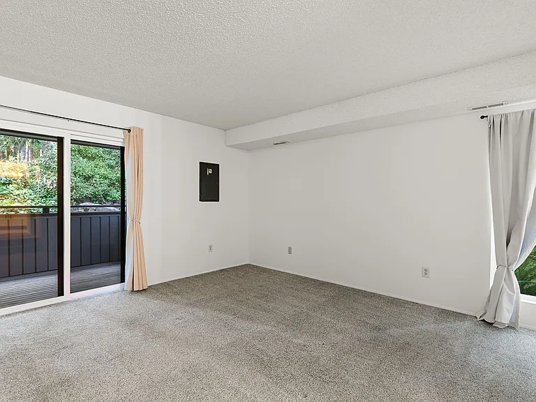 10922 Eastrail #2-34 — Photo 13