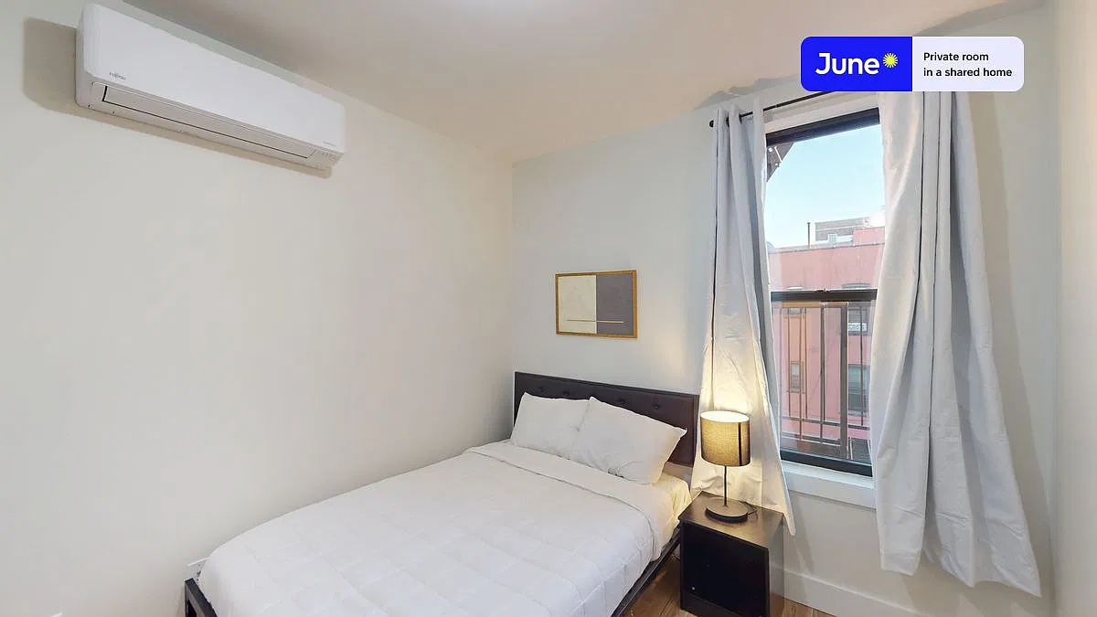 Full bedroom in 3 bed/2 bath home in Crown Heights #1833 B — Photo 1