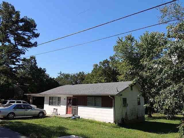 2nd image of 1010 S Park St