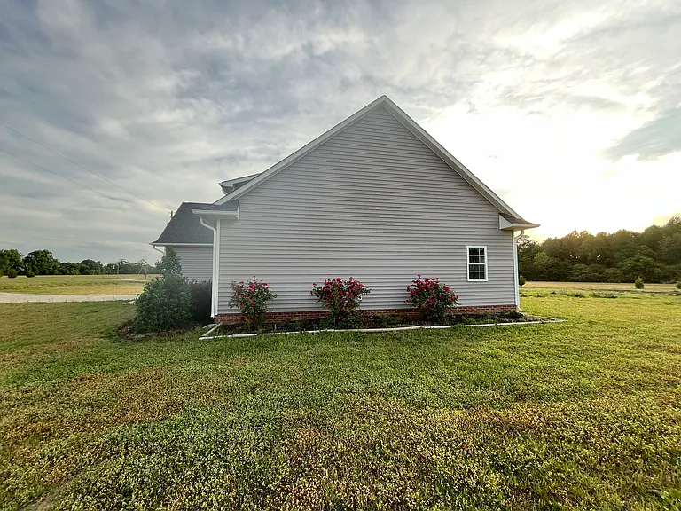 1144 Hawley Rd — Photo 2