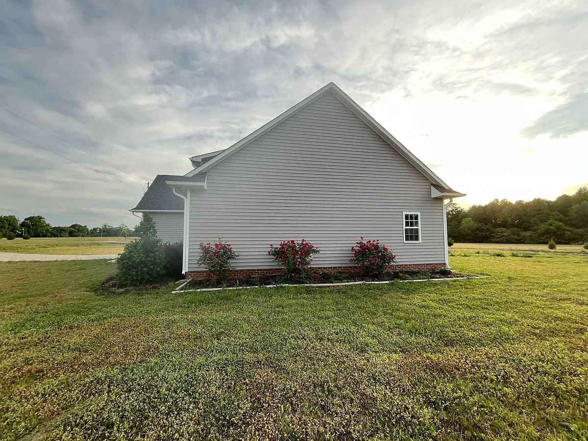 Building Photo - 1144 Hawley Rd