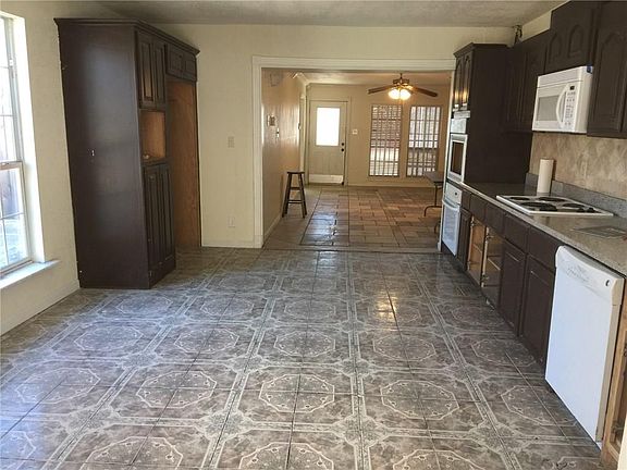 3rd image of 1620 Grantland Cir