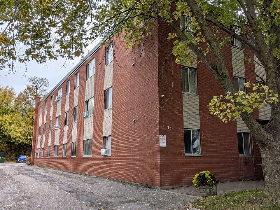 35 Huron Heights Dr #15
