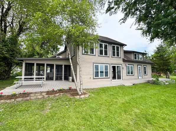 W10305 Shorecrest Drive, Fox Lake, WI 53933