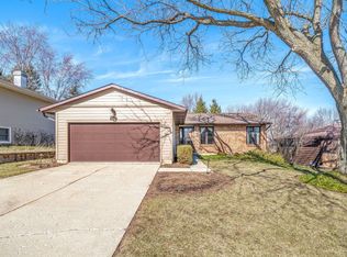 1990 Murcer Ln, Elgin, IL 60123