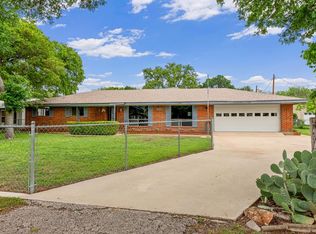 133 Oak Way E, Kerrville, TX 78028