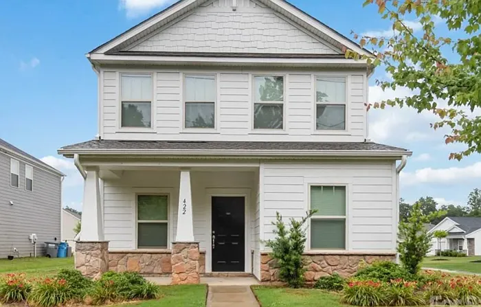 3 bed, 2.5 bath, 1900 sqft, $2,450 — Photo 1