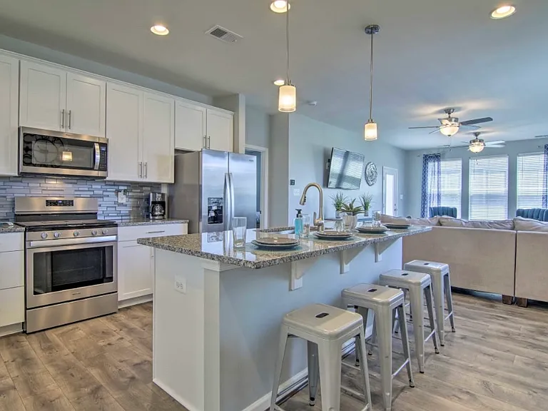 Owls Nest Ln — Photo 1