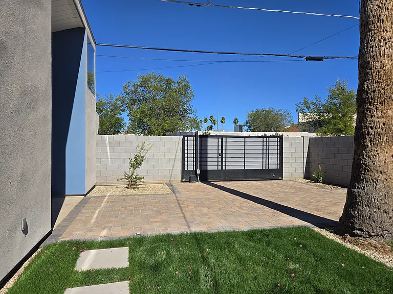 1522 E Edgemont Ave — Photo 26