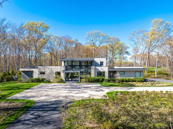 14 Fairway Ct, Sag Harbor, NY 11963