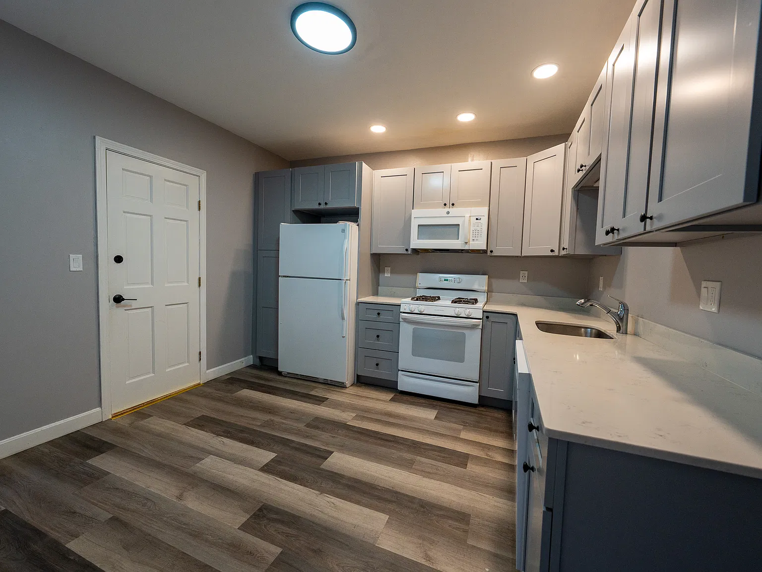 2 bed, $2,500 — Photo 3