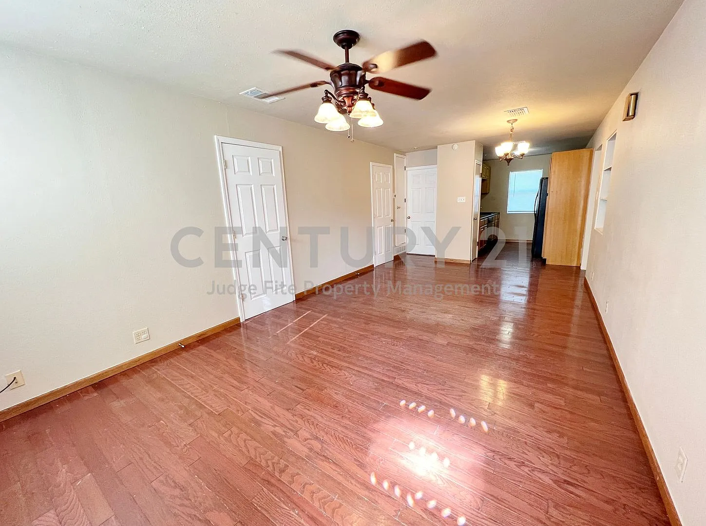 Cute and Cozy 3/1 In The Heart of Denton! — Photo 2