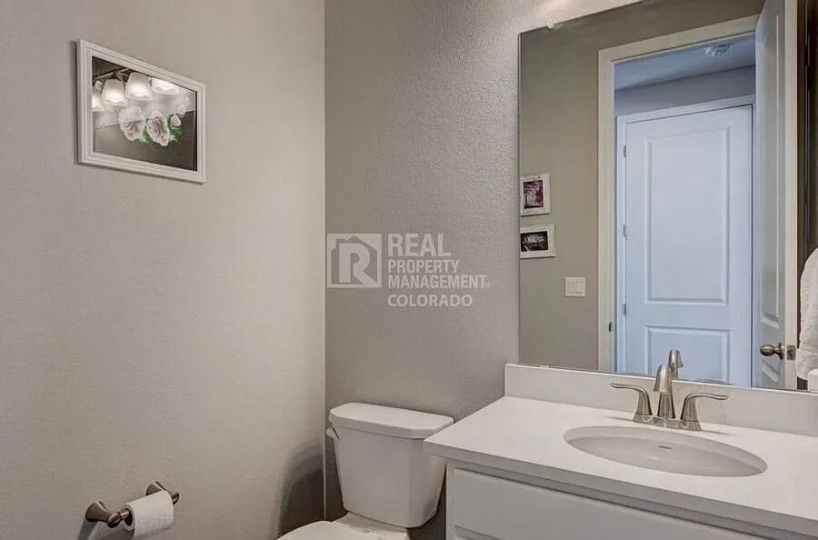 Spacious 3-Bedroom Home in Commerce City — Photo 3