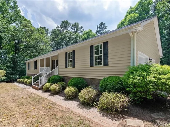 162 Country Blvd, Bracey, VA 23919