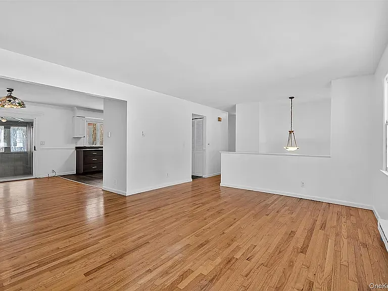 64 Bayberry Dr — Photo 4