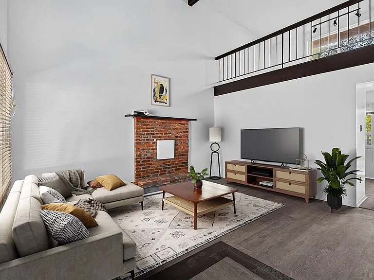 8801 Monmouth Dr — Photo 2