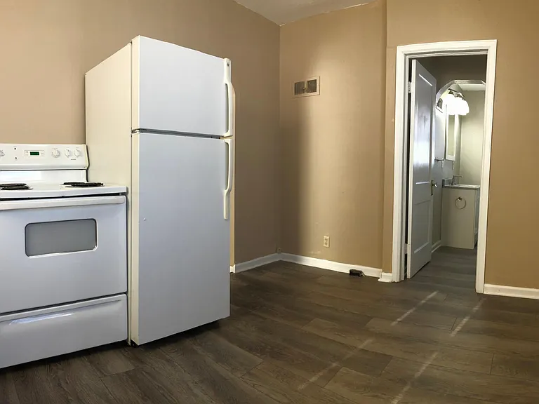 306 Commercial St — Photo 15