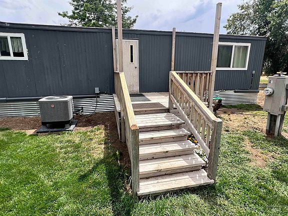 3rd image of 3751 Pioneer Park Ln