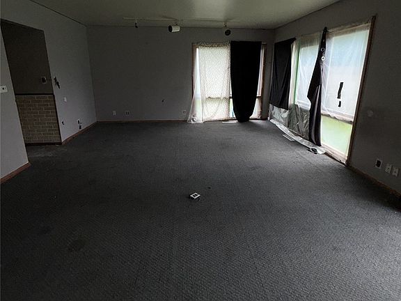 5th image of 111 Forrest Ave