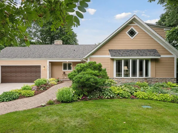 2630 Urbandale Ln N, Plymouth, MN 55447