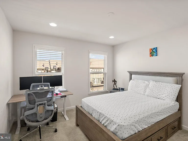 23491 Epperson Sq — Photo 37