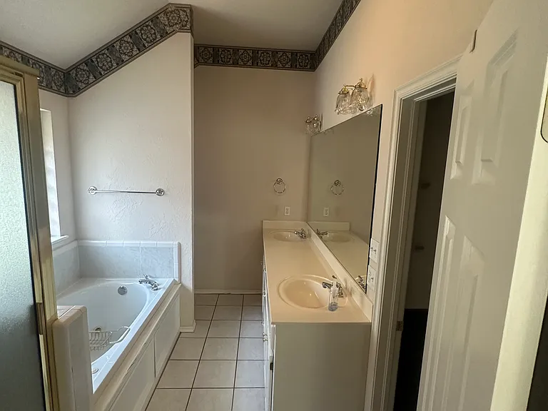 504 Windjammer St — Photo 6