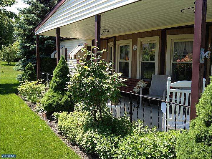 2nd image of 688 Honeysuckle Dr