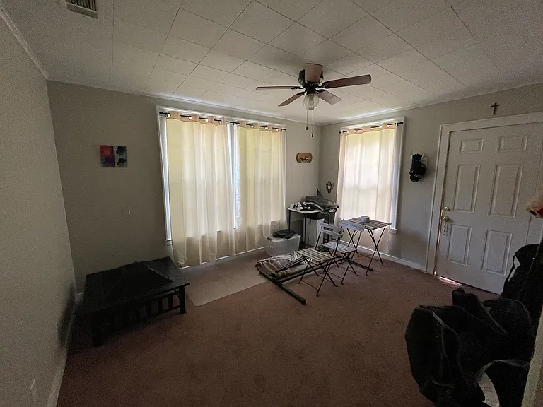 1109 Carey Ave — Photo 4