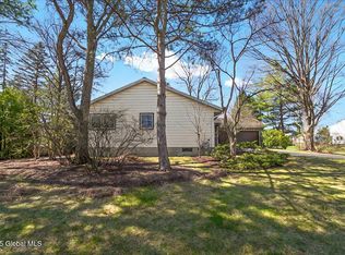 1 Stonehenge Dr, Albany, NY 12203