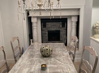 253 Mill River Rd #C, Oyster Bay, NY 11771