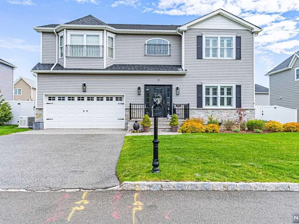 7 Helen Ct, Norwood, NJ 07648