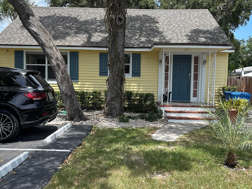 215 E Lantana Rd #B