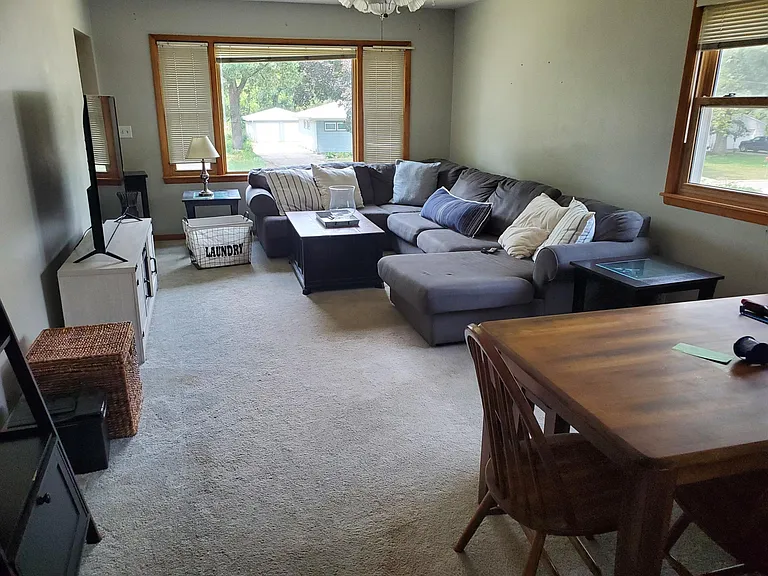 427 S Hackett Rd — Photo 5