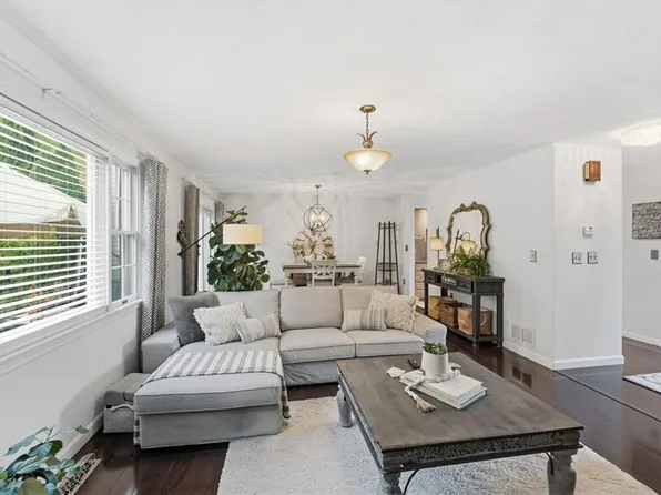 2970 Mendon Rd APT 84, Cumberland, RI 02864