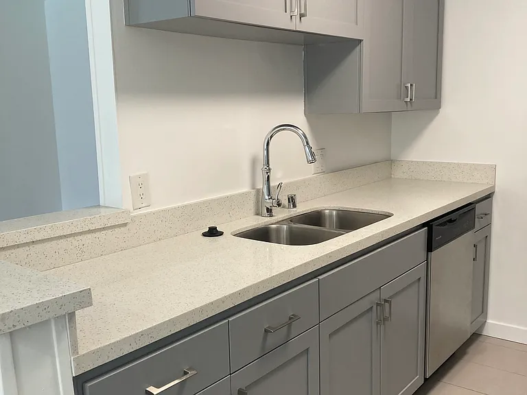 310 S Sherbourne Dr — Photo 6