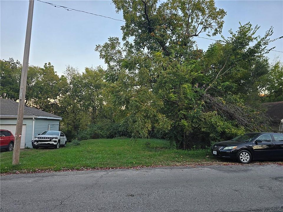 2nd image of 3225 Elmwood Ave