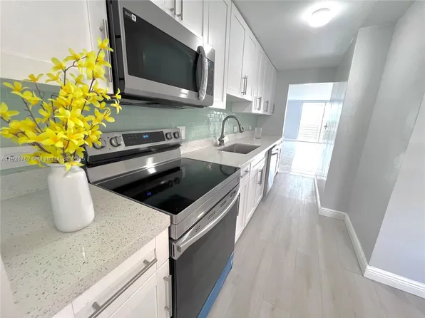 3660 NE 166th St APT 505, North Miami Beach, FL 33160