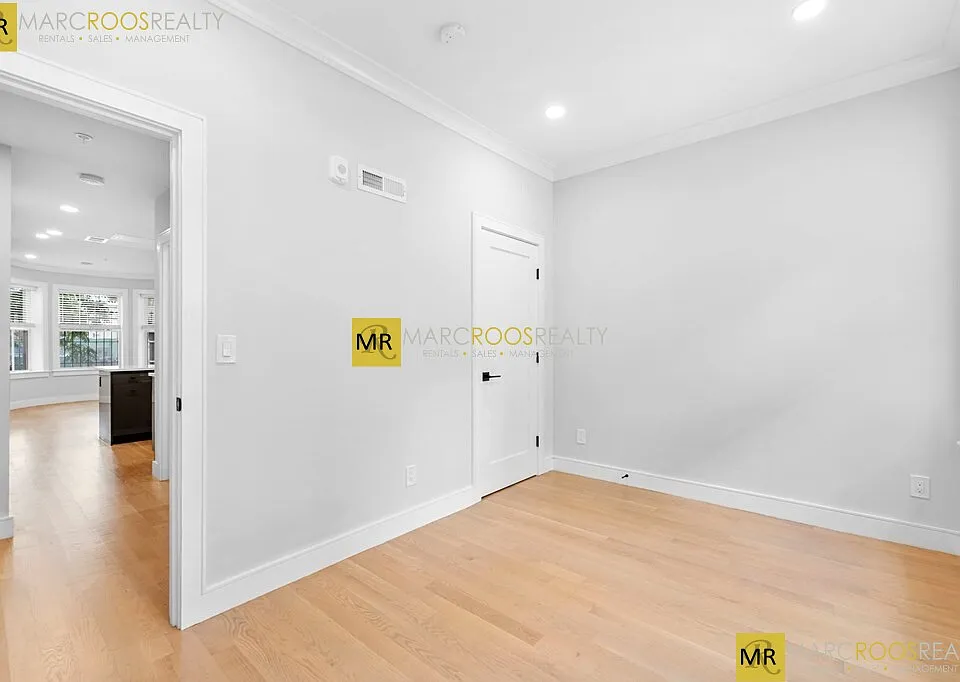 535 Newbury St #1