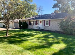 15 Diane Rd, Decatur, IL 62526