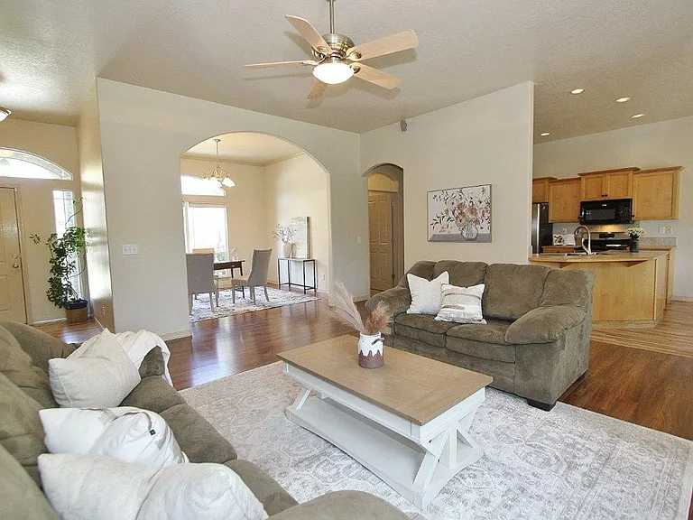 2074 S Tollgate Way — Photo 6