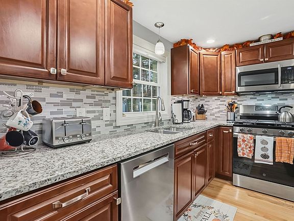 2nd image of 14 Sanford St