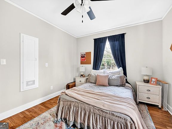 4th image of 2485 Carlton Way